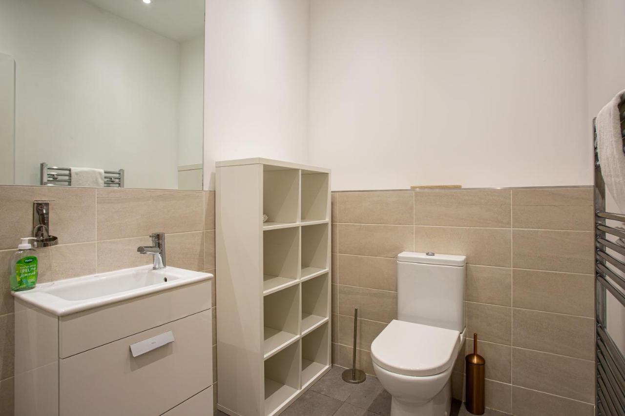 Modern Luxury Apartment, Sleeps 6, Best Location Belfast Exterior foto