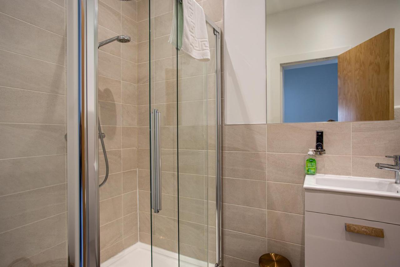 Modern Luxury Apartment, Sleeps 6, Best Location Belfast Exterior foto